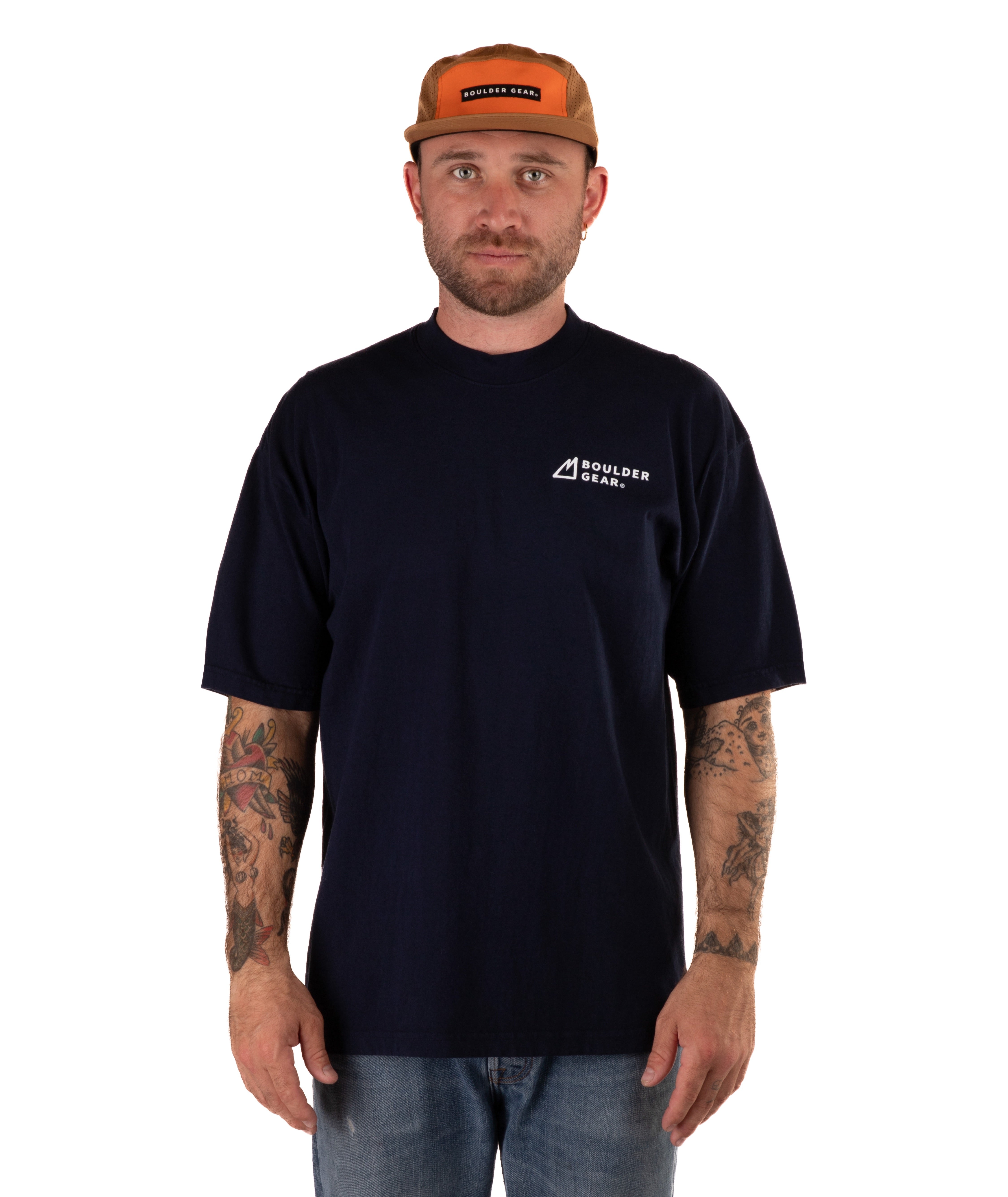 Man wearing a navy t-shirt with a logo and a brown cap on a white background